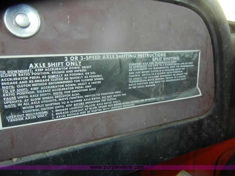 image for item D4663 1975 International Loadstar 1700 water truck