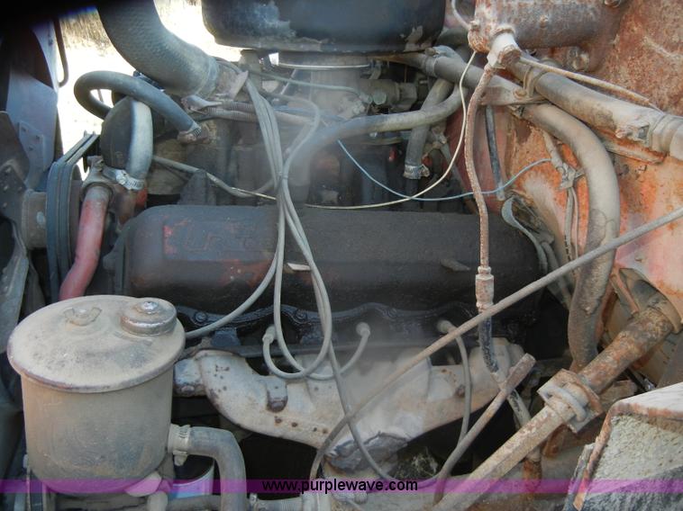 image for item D4663 1975 International Loadstar 1700 water truck