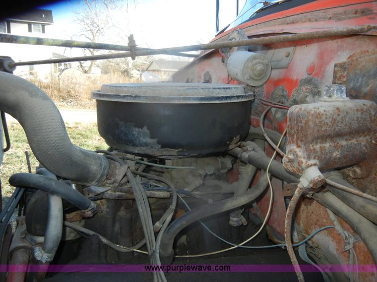 image for item D4663 1975 International Loadstar 1700 water truck