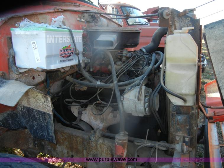 image for item D4663 1975 International Loadstar 1700 water truck