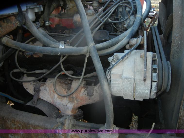 image for item D4663 1975 International Loadstar 1700 water truck