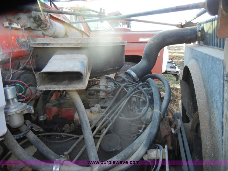 image for item D4663 1975 International Loadstar 1700 water truck