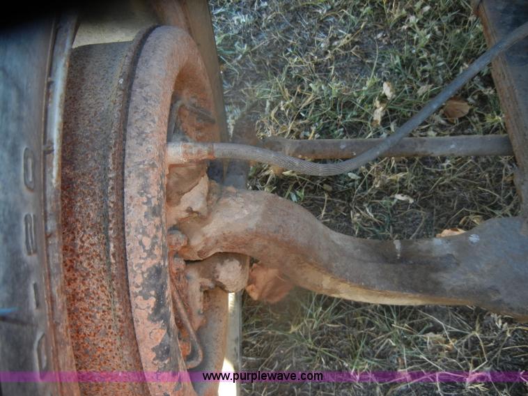 image for item D4663 1975 International Loadstar 1700 water truck