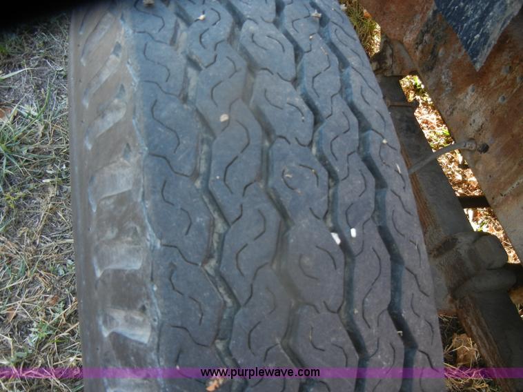 image for item D4663 1975 International Loadstar 1700 water truck