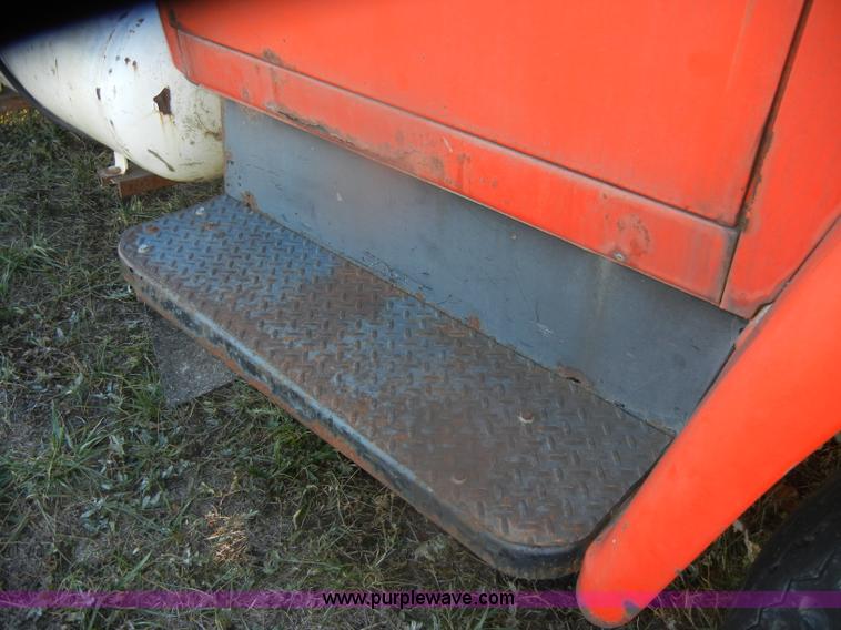 image for item D4663 1975 International Loadstar 1700 water truck