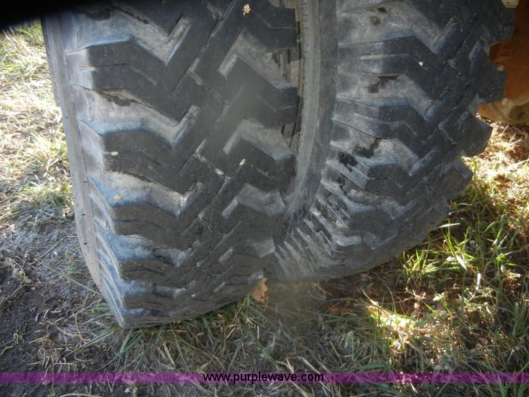 image for item D4663 1975 International Loadstar 1700 water truck