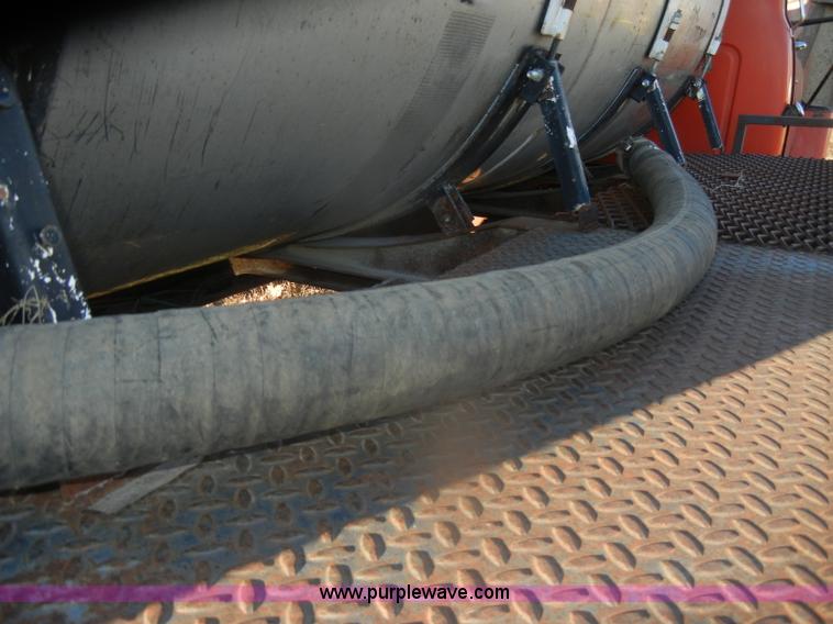 image for item D4663 1975 International Loadstar 1700 water truck