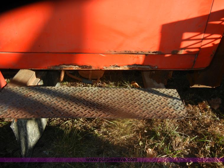 image for item D4663 1975 International Loadstar 1700 water truck