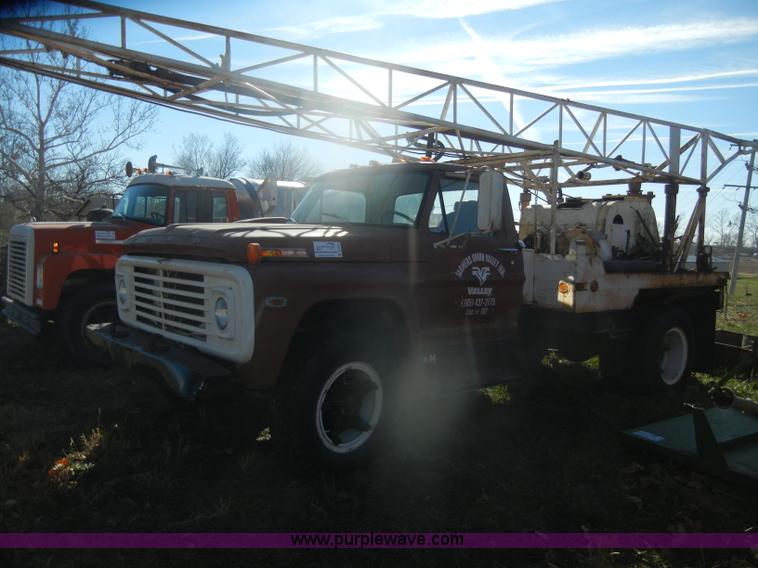 image for item D4688 1972 Ford 750 Franks test FA drilling rig