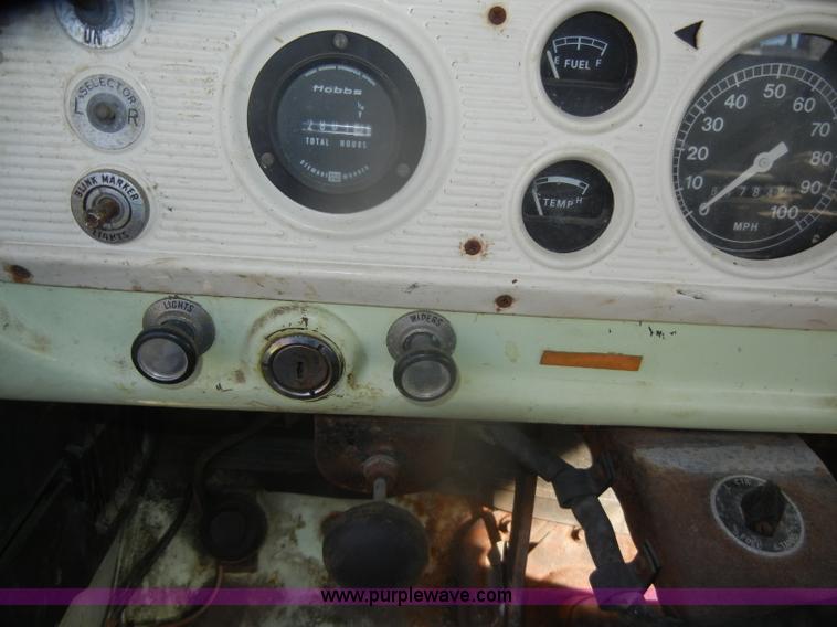 image for item D4688 1972 Ford 750 Franks test FA drilling rig