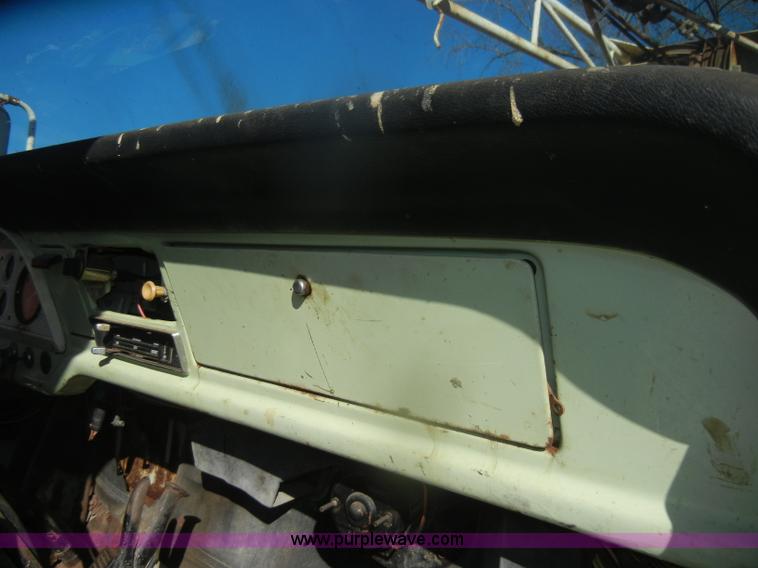 image for item D4688 1972 Ford 750 Franks test FA drilling rig