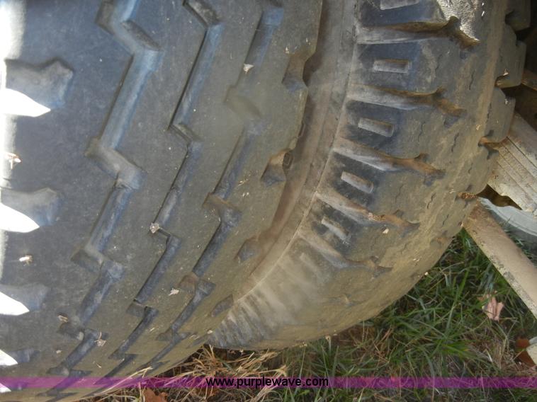 image for item D4688 1972 Ford 750 Franks test FA drilling rig