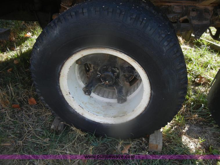 image for item D4688 1972 Ford 750 Franks test FA drilling rig