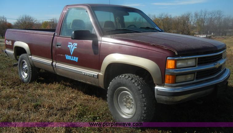 image for item D4705 1998 Chevrolet Silverado 3500 pickup truck
