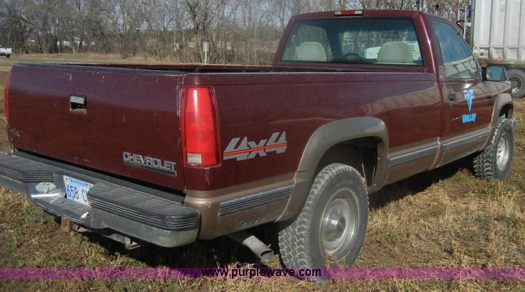 image for item D4705 1998 Chevrolet Silverado 3500 pickup truck