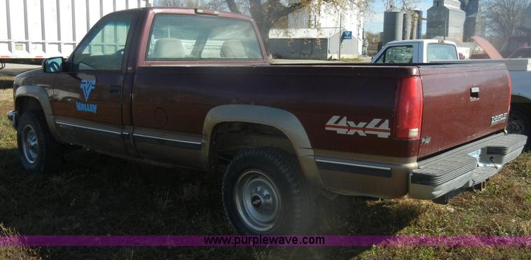 image for item D4705 1998 Chevrolet Silverado 3500 pickup truck