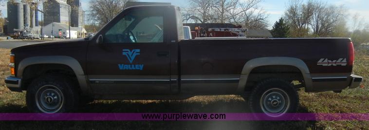 image for item D4705 1998 Chevrolet Silverado 3500 pickup truck