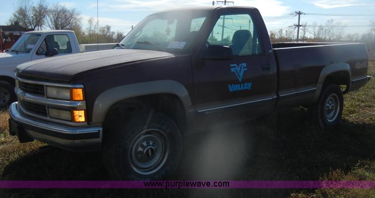 image for item D4705 1998 Chevrolet Silverado 3500 pickup truck