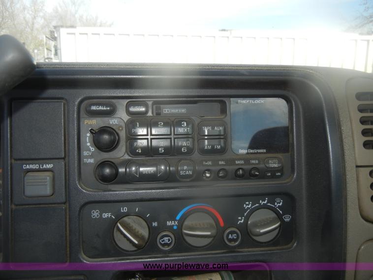 image for item D4705 1998 Chevrolet Silverado 3500 pickup truck