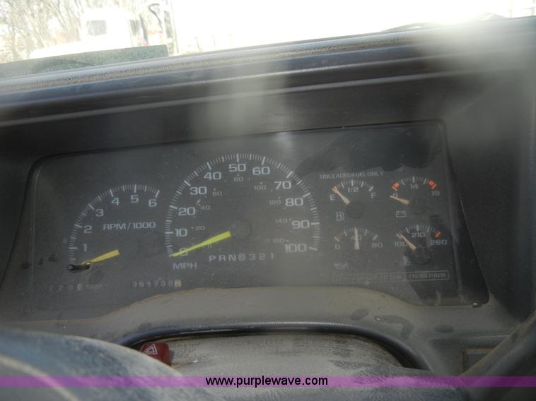 image for item D4705 1998 Chevrolet Silverado 3500 pickup truck