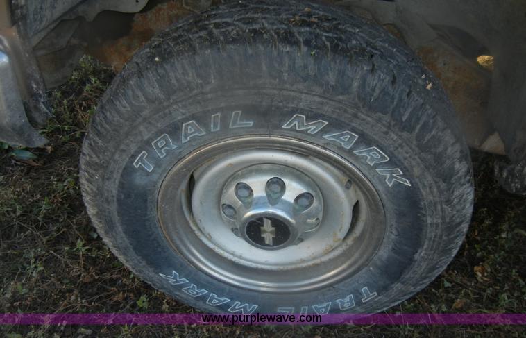 image for item D4705 1998 Chevrolet Silverado 3500 pickup truck