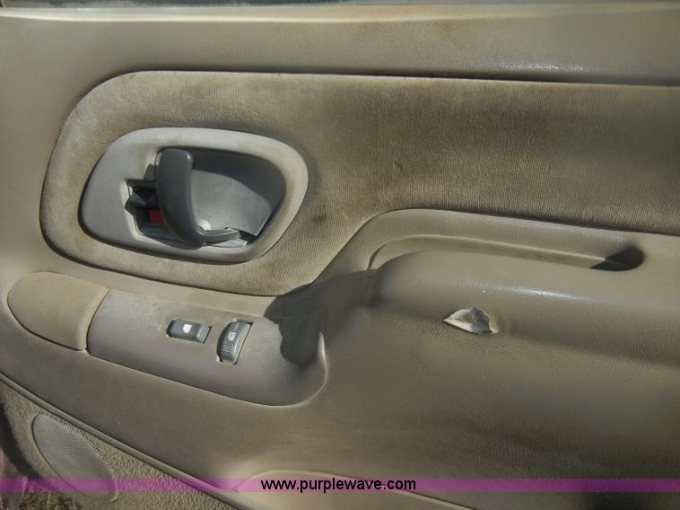 image for item D4705 1998 Chevrolet Silverado 3500 pickup truck