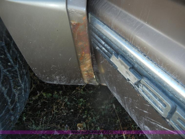 image for item D4705 1998 Chevrolet Silverado 3500 pickup truck