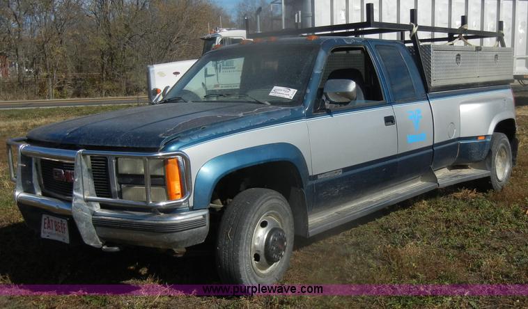 image for item D4706 1992 GMC Sierra 3500 SLE pickup truck
