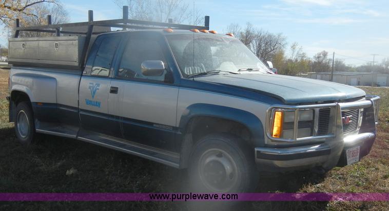 image for item D4706 1992 GMC Sierra 3500 SLE pickup truck