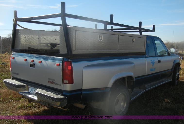 image for item D4706 1992 GMC Sierra 3500 SLE pickup truck