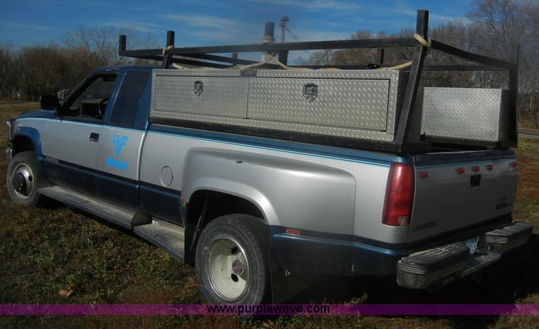image for item D4706 1992 GMC Sierra 3500 SLE pickup truck