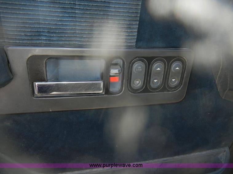 image for item D4706 1992 GMC Sierra 3500 SLE pickup truck