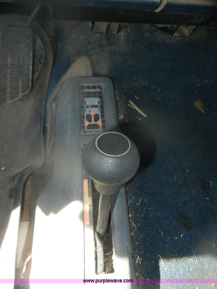 image for item D4706 1992 GMC Sierra 3500 SLE pickup truck