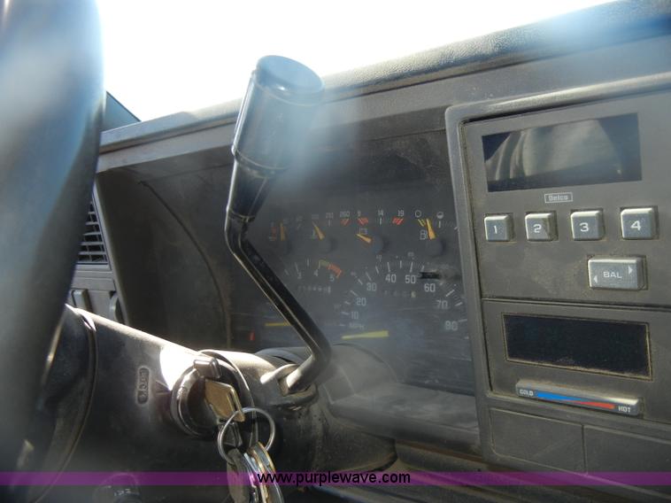 image for item D4706 1992 GMC Sierra 3500 SLE pickup truck