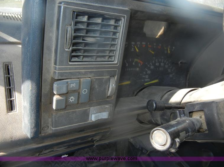 image for item D4706 1992 GMC Sierra 3500 SLE pickup truck