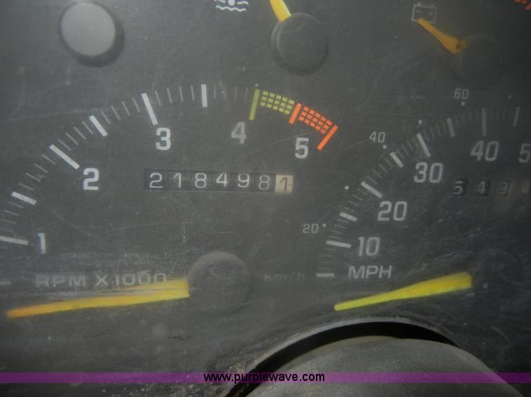 image for item D4706 1992 GMC Sierra 3500 SLE pickup truck