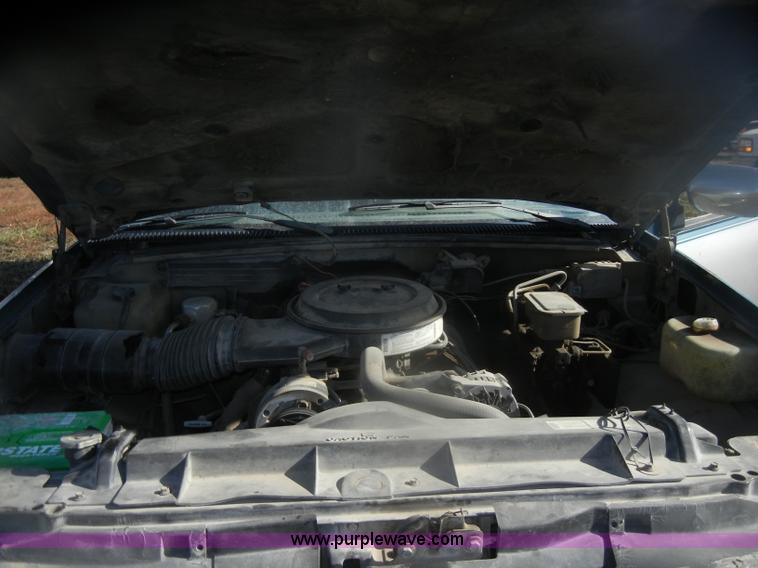 image for item D4706 1992 GMC Sierra 3500 SLE pickup truck