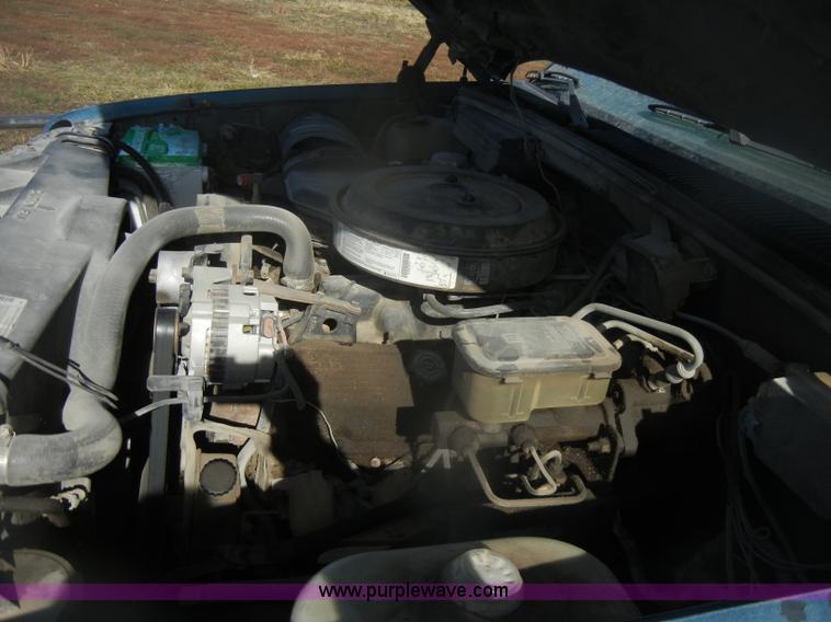 image for item D4706 1992 GMC Sierra 3500 SLE pickup truck