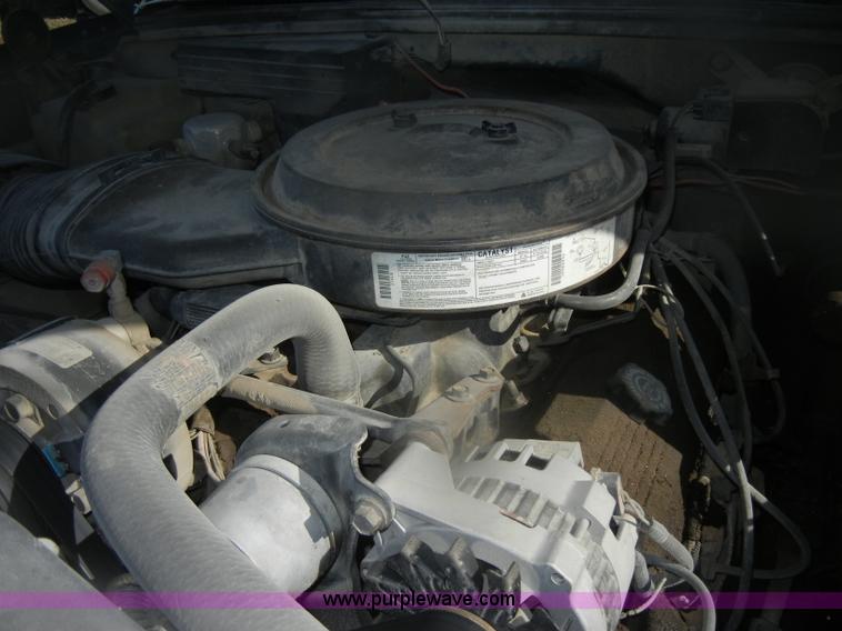 image for item D4706 1992 GMC Sierra 3500 SLE pickup truck