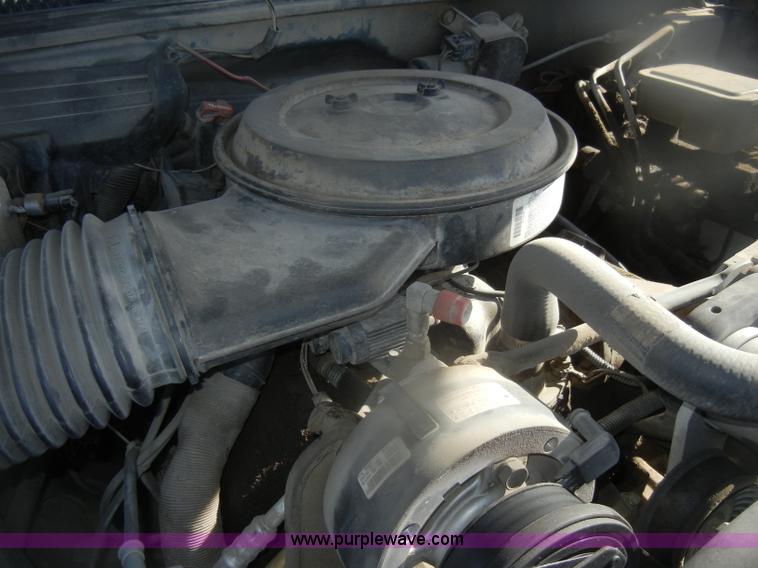 image for item D4706 1992 GMC Sierra 3500 SLE pickup truck