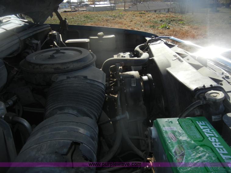 image for item D4706 1992 GMC Sierra 3500 SLE pickup truck