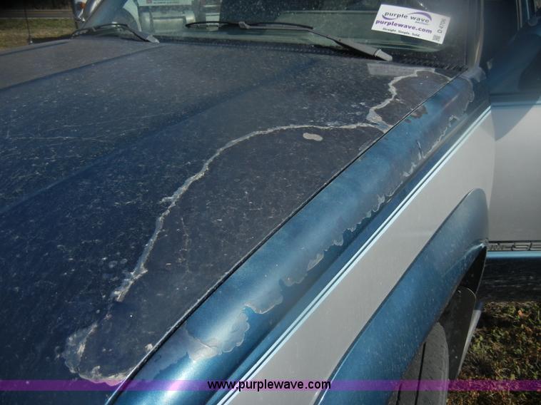 image for item D4706 1992 GMC Sierra 3500 SLE pickup truck