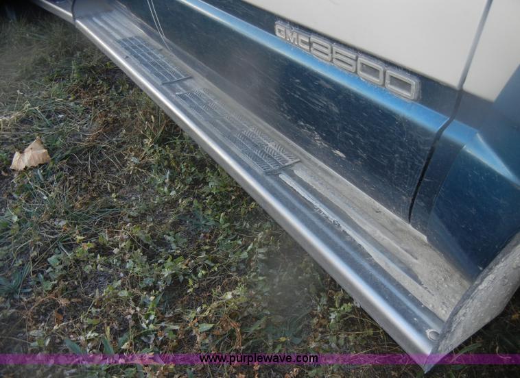 image for item D4706 1992 GMC Sierra 3500 SLE pickup truck