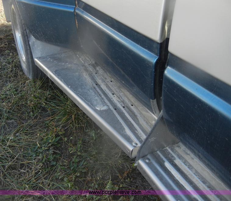 image for item D4706 1992 GMC Sierra 3500 SLE pickup truck