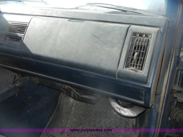 image for item D4706 1992 GMC Sierra 3500 SLE pickup truck