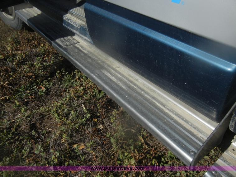 image for item D4706 1992 GMC Sierra 3500 SLE pickup truck