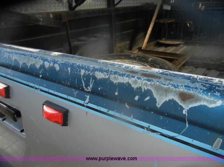 image for item D4706 1992 GMC Sierra 3500 SLE pickup truck