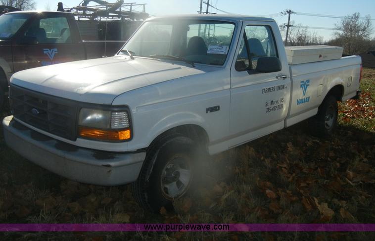 image for item D4708 1996 Ford F150 XL pickup truck