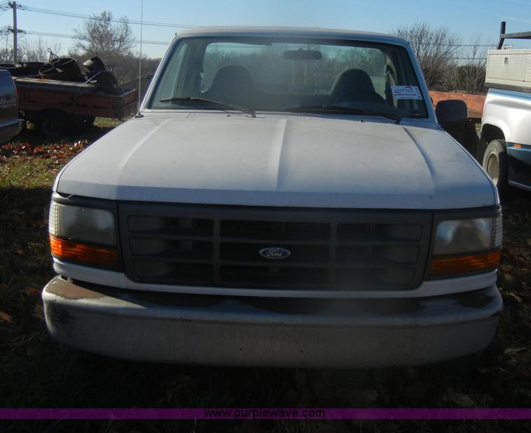 image for item D4708 1996 Ford F150 XL pickup truck