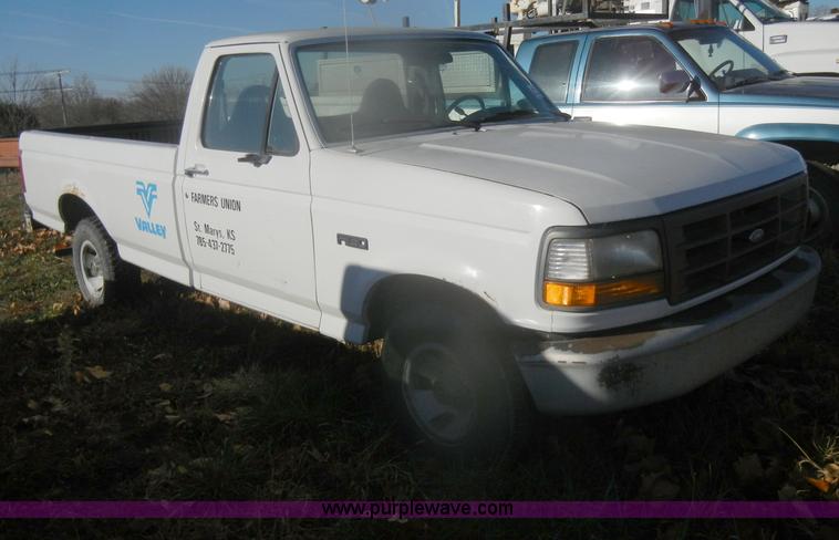 image for item D4708 1996 Ford F150 XL pickup truck